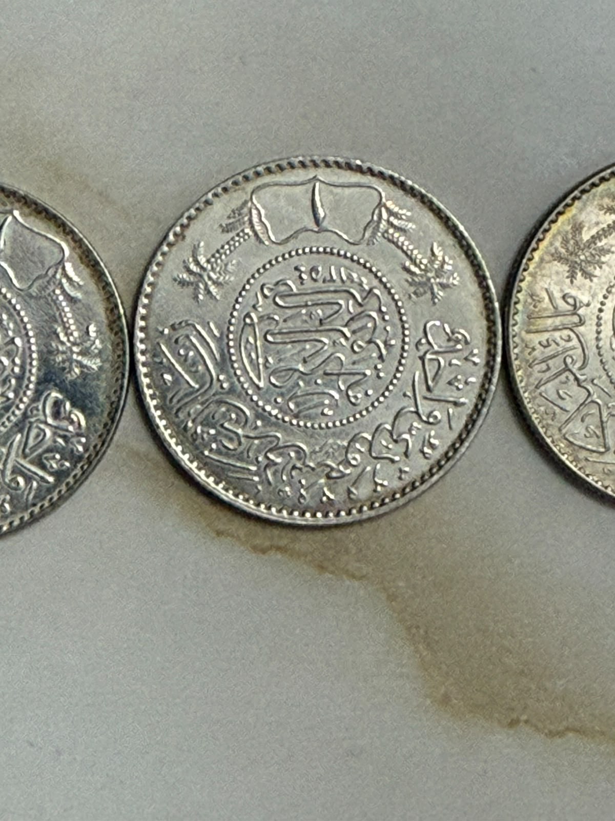 10 عملات سعودية قديمة من عهد الملك عبدالعزيز